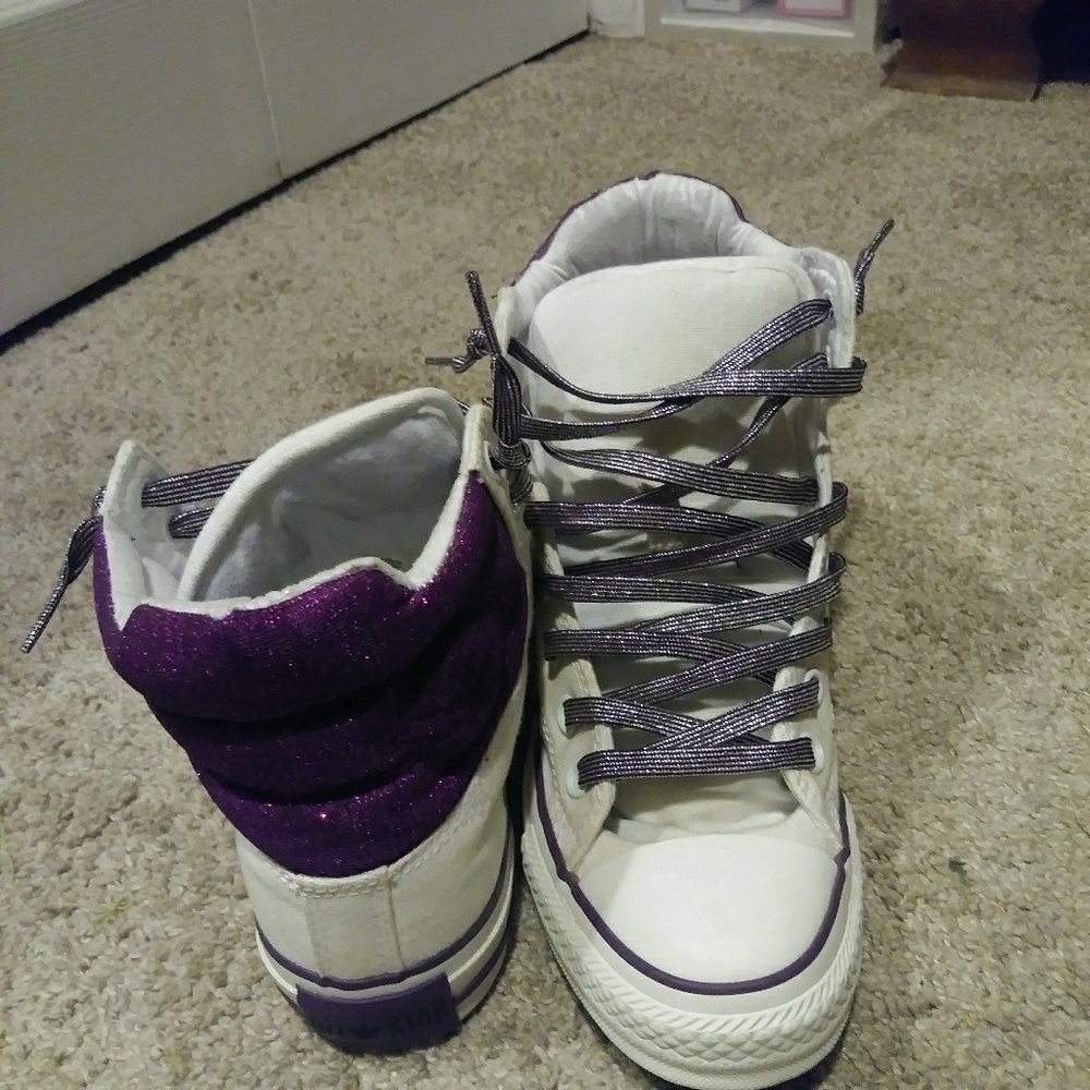 Converse - Picture 2 of 3
